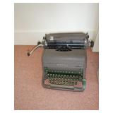 Vinatge royal typewriter working