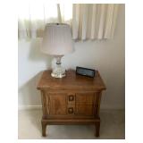 MMS213 Vintage Wooden Night Stand, Table Lamp & Clock Radio