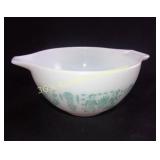 Small Amish Pattern Pyrex Bowl